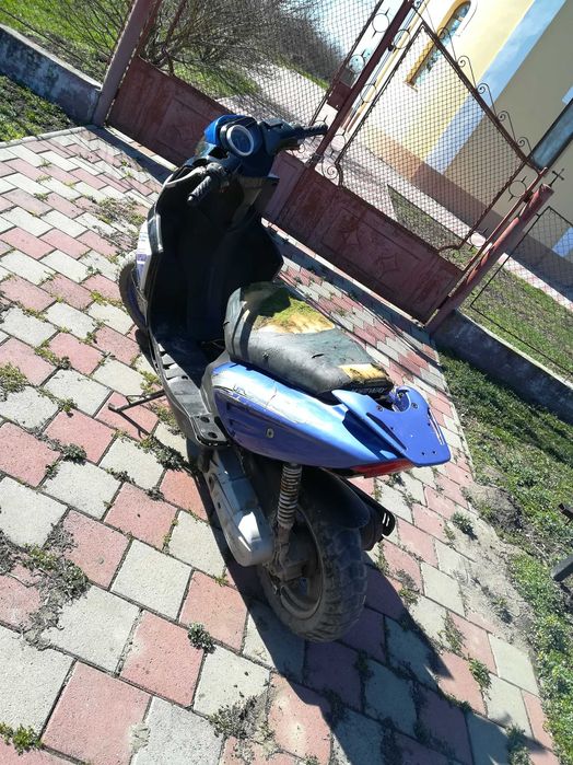 Vând  scuter sa schimb cu ATV de 125cc