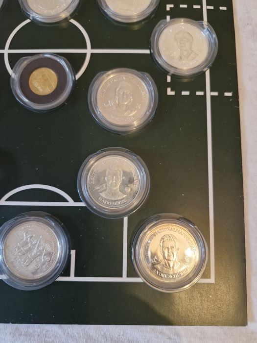 Clasor amagial cu footbal