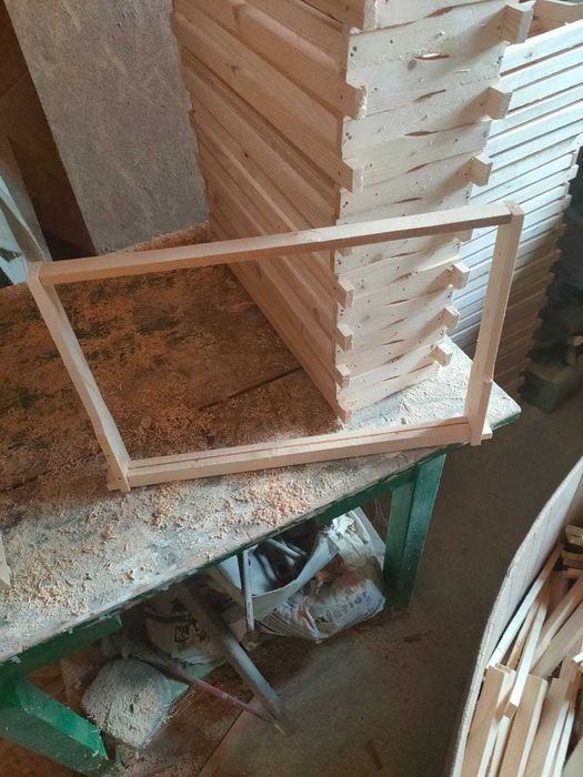 Rame pentru stupii de albine