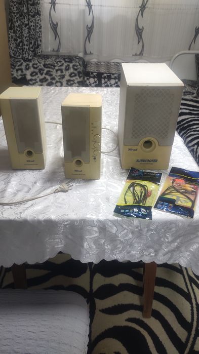 Subwoofer с две колонки