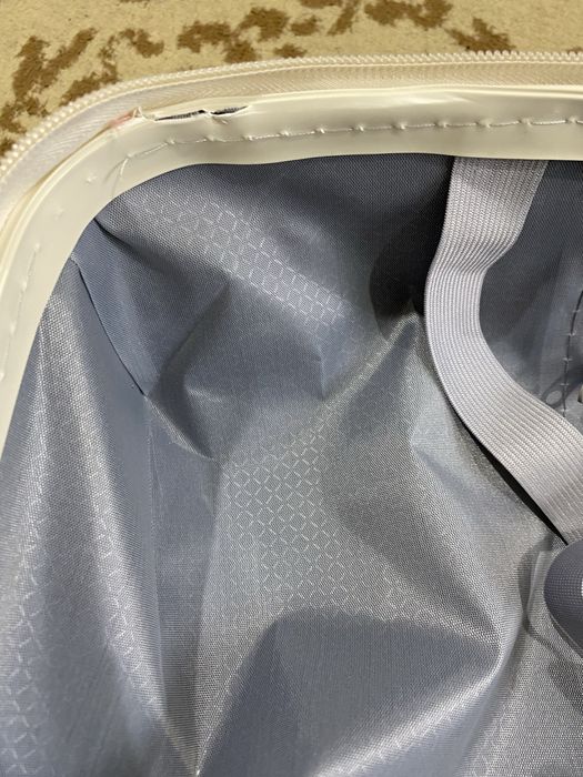 Продается чемодан новый