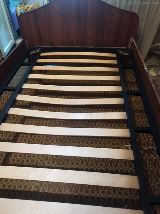 Продам кровать , цвет орех