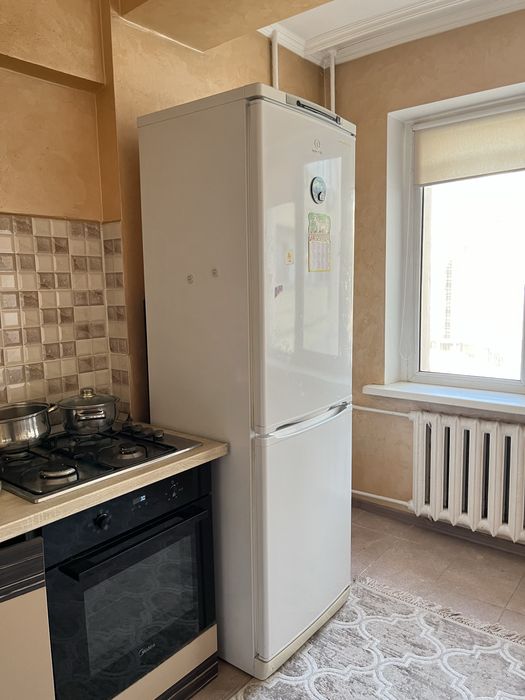 Холодильник indesit