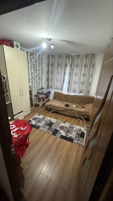 Vand apartament 3 camere+ garaj