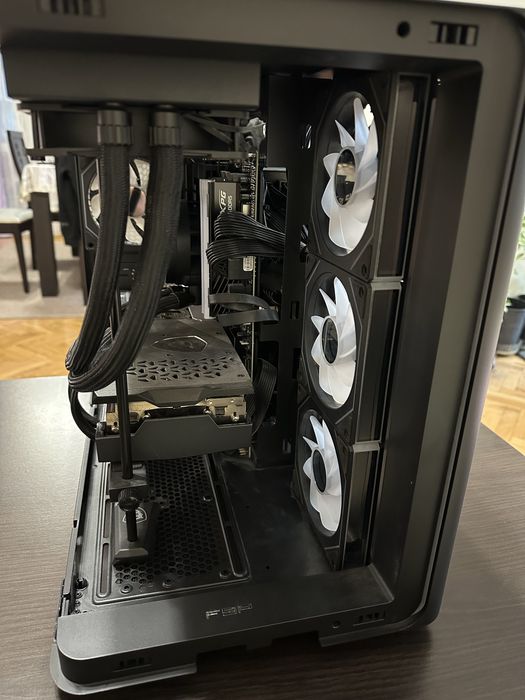 Геймърски компютър / ryzen 7 9800x3d , rtx 3070 , 32gb ram