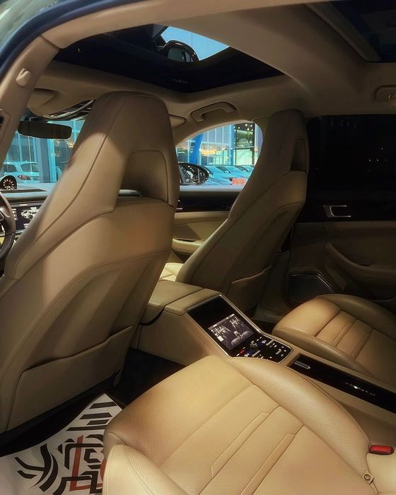 Porsche Panamera 4