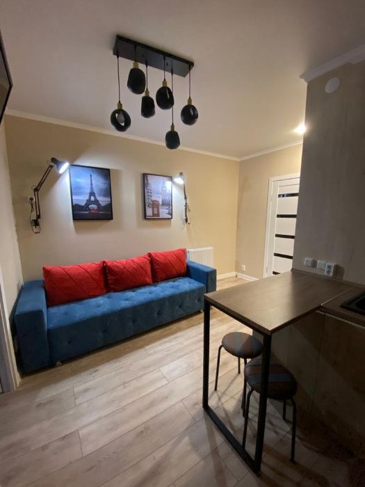 Сдам 1 ком. дизайнерскую квартиру центр ярмарка вокзал артур почасам