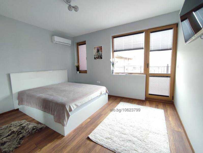 Дава се под наем Тристаен апартамент в Бургас, Център - 75 кв.м за 816 € - Снимка #4