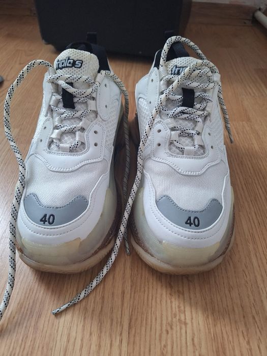 Vând adidași Balenciaga triple s