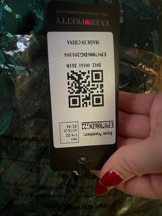 Платье нарядное новое.