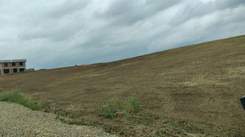 Vând teren intravilan cu panorama superbă spre oraș