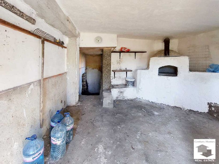 175095 Едноетажна къща за продажба, с равен двор в с. Добромирка