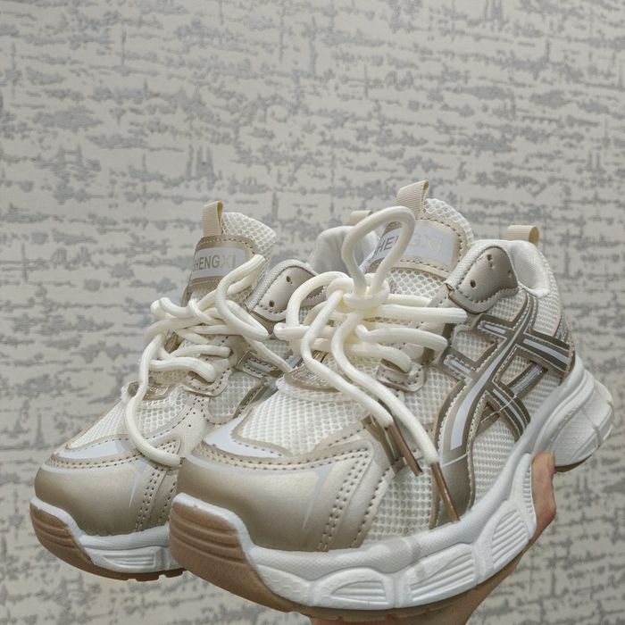 Кроссовкий женские