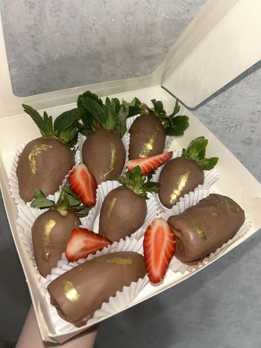 Клубника и банан в шоколаде