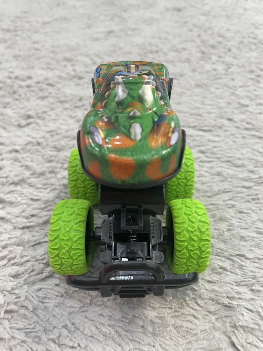 Игрущечные машинки