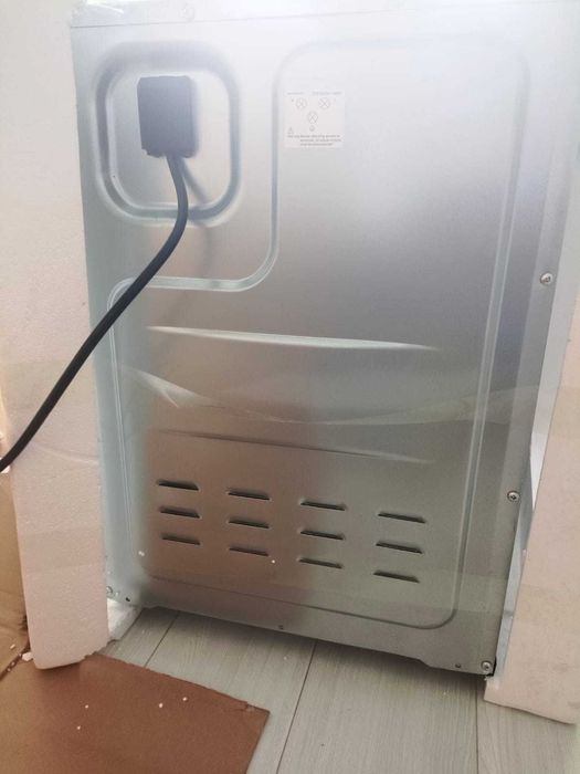 Духовой шкаф Maunfeld EOEC516W