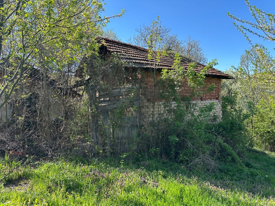 ПРОДАВАМ място готово за строеж в махала Баба Стана с. Орешак