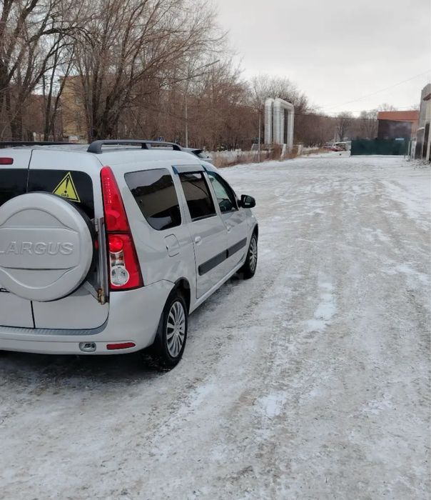 Ларгус 1.6 газ бензин 7 местный