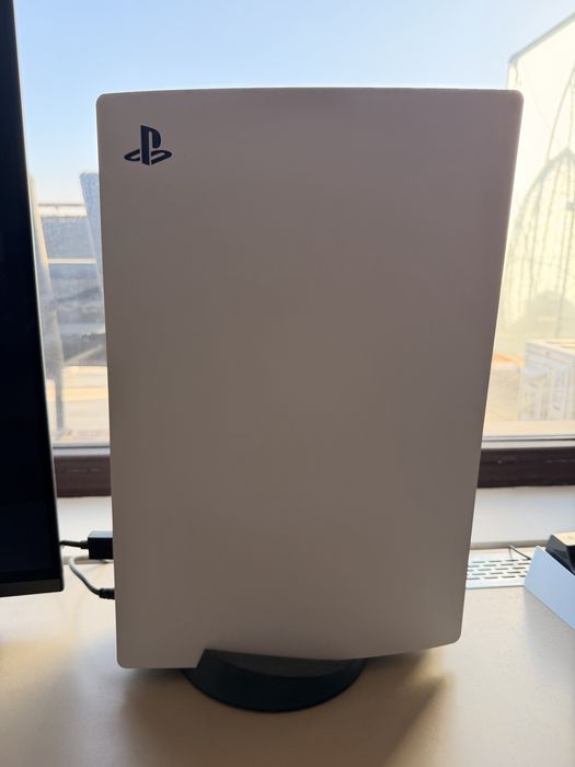 Consola Playstation 5  PS5 varianta cu disc si 2 controllere