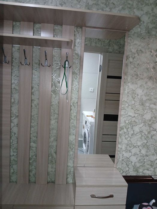 Продам прихожую в коридор