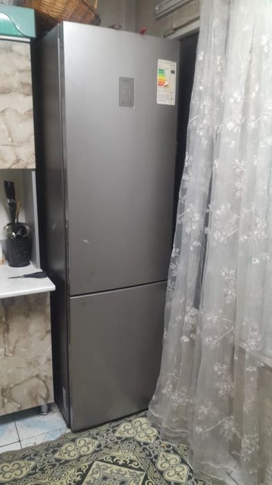 Холадиник марка samsunk