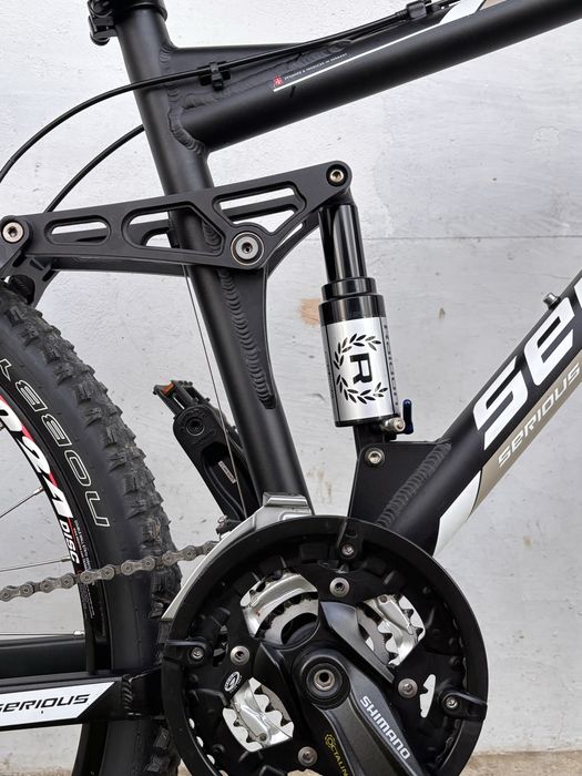 Bicicleta full suspension Serious