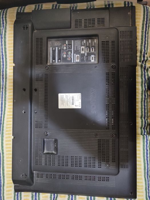 Телевизор Toshiba (43 диагональ) made in Japan.