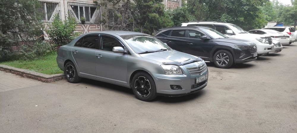 Продам автомобиль Тойота Авенсис