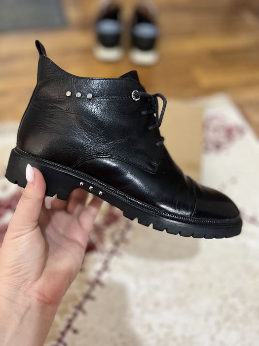 Продам ботинки