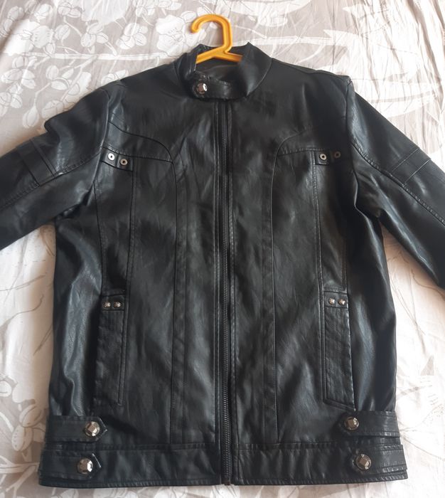 Продавам кожено яке