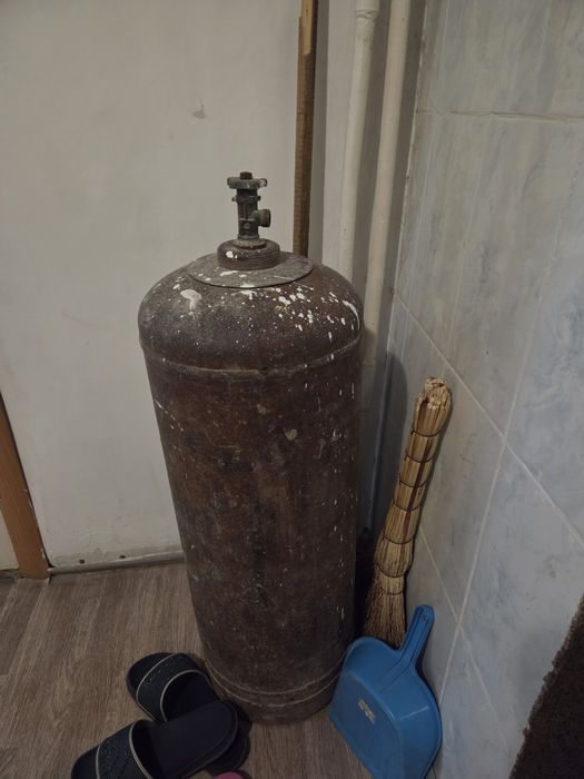 Продаю газ баллон бу
