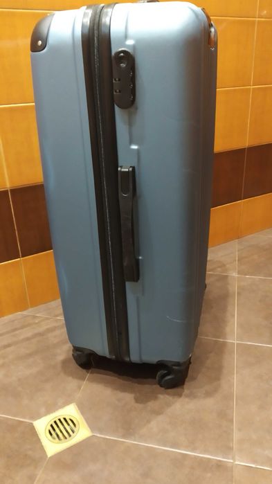 Твърд куфар със ключалка TSA