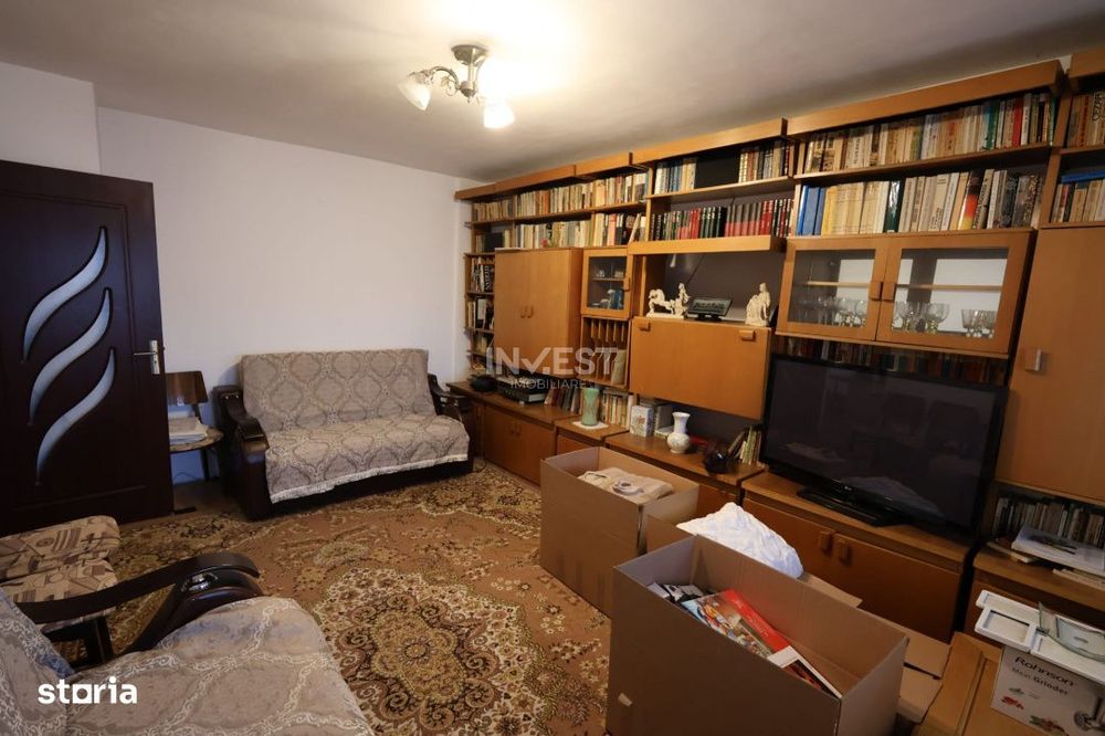 Apartament de vanzare, 4 camere, decomandat, zona Pacurari-Pizza Smile