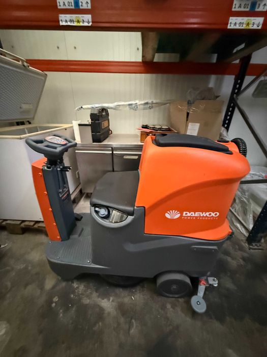 Машина за почистване миене на под Daewoo DAFR70 2026 НОВА подопочистваща с Батерии и зарядно