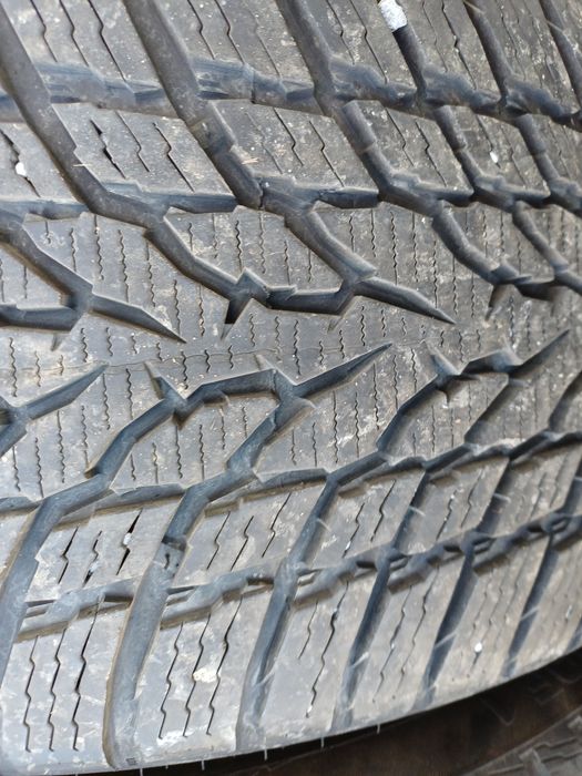 Гуми 245/40/20 Нокиан