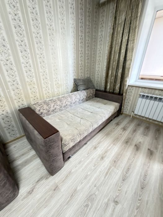 Диван с креслом.