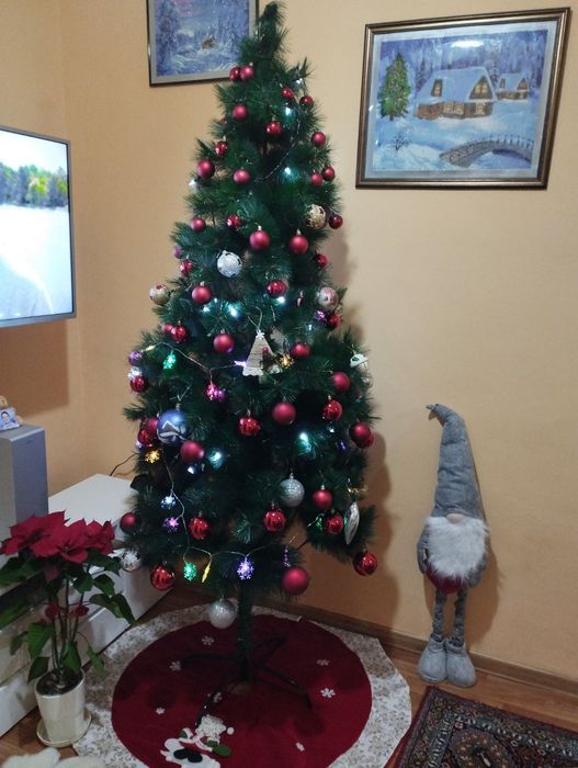 Изкуствени елхи със и без заснежени връхчета