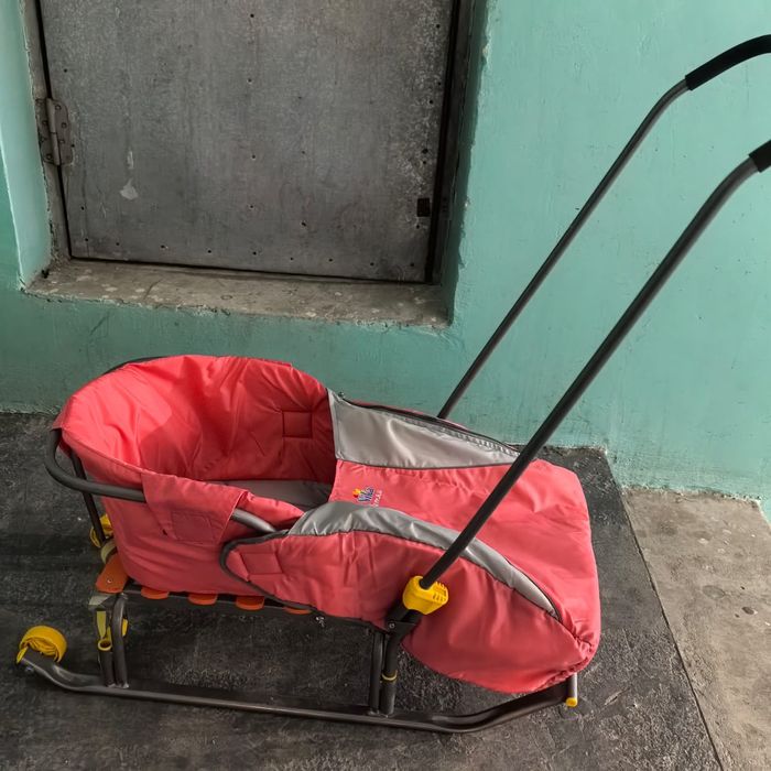 Санки детские. Девочка