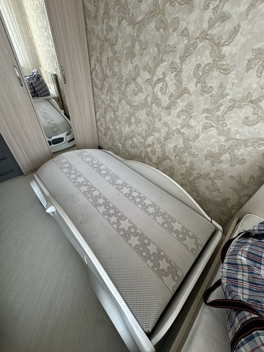 Детский кроват с свителником