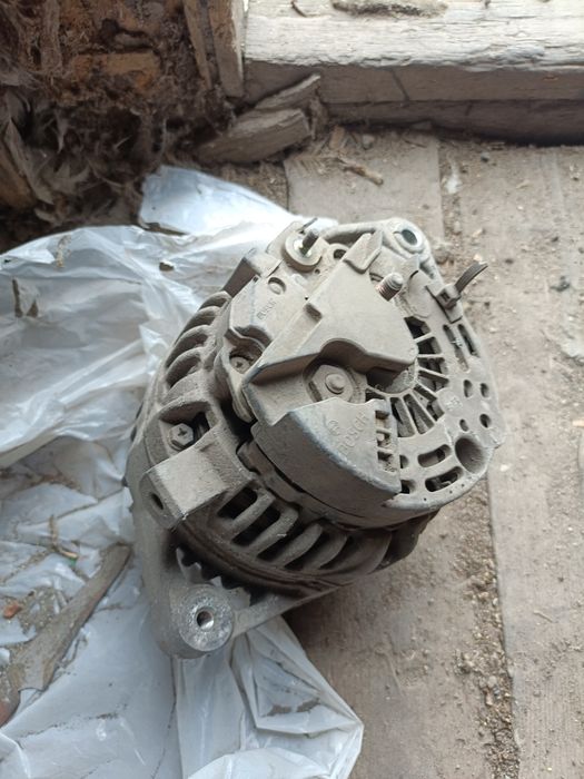 Продается генератор Опель Мерива