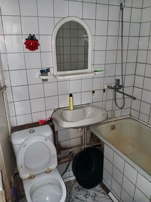 Чиланзар 23.  2 х комнатная малогоборитка.  Срочно