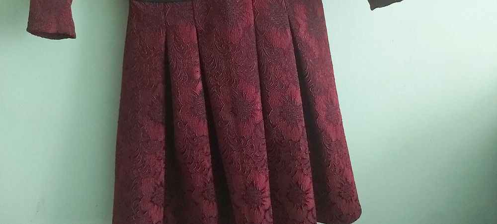 Rochie rosie si negru de ocazie