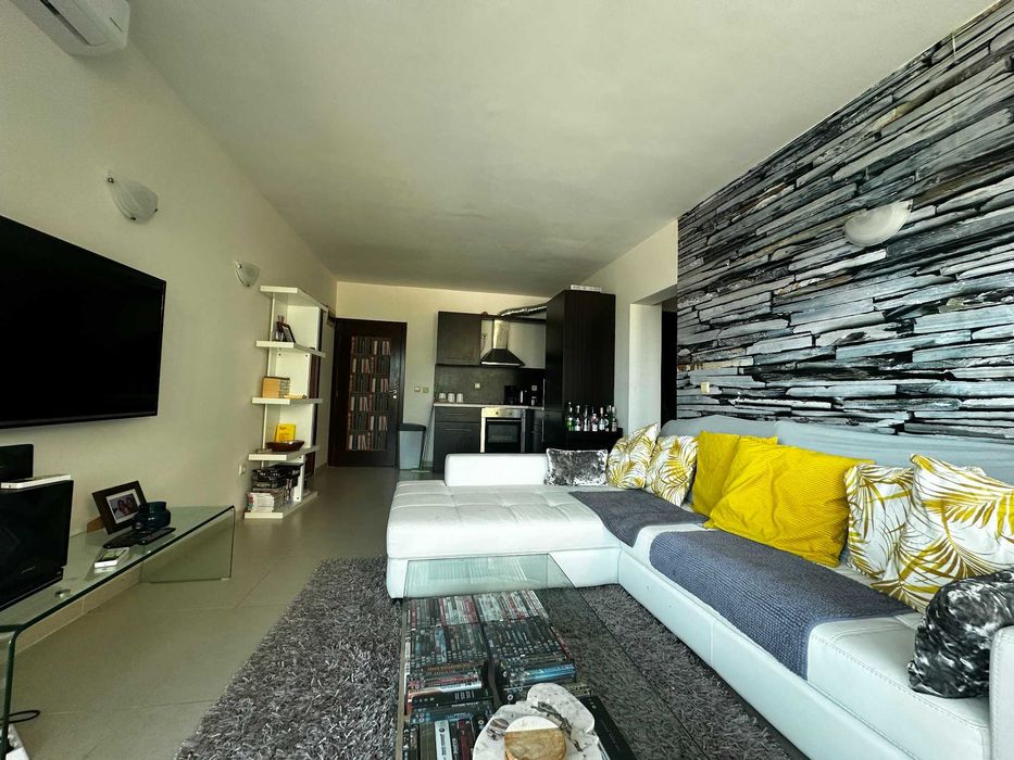 Продава се Тристаен апартамент в с. Топола, Област Добрич - 91 кв.м за 989 €/кв.м - Снимка #4