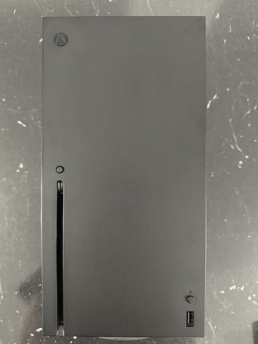 Xbox Series X 1TB + 2 controllere + 4 jocuri + încărcător baterii Duracell