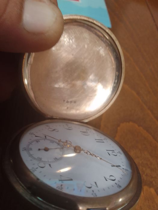 Продавам джобен часовник