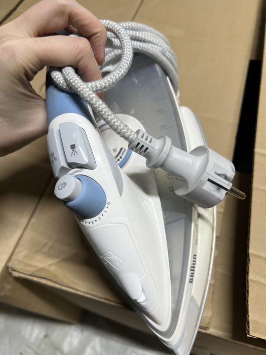 Утюг Braun в рабочем состоянии