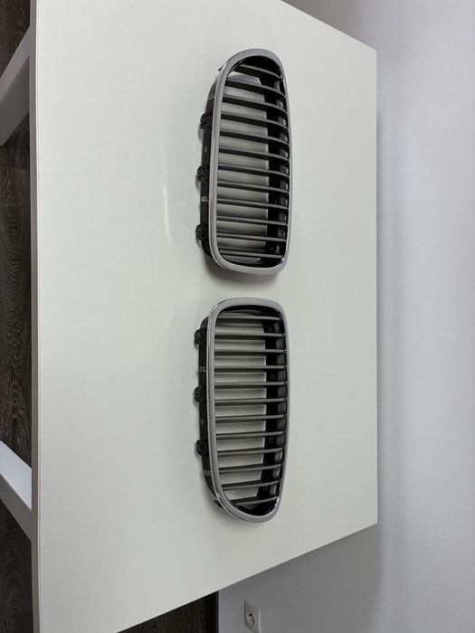 Grila bara fata bmw f10