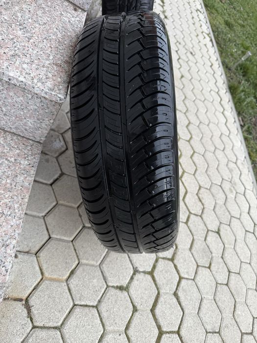 Резервна Гума + Нормална гума с джанта        (чисто нови са и двете)