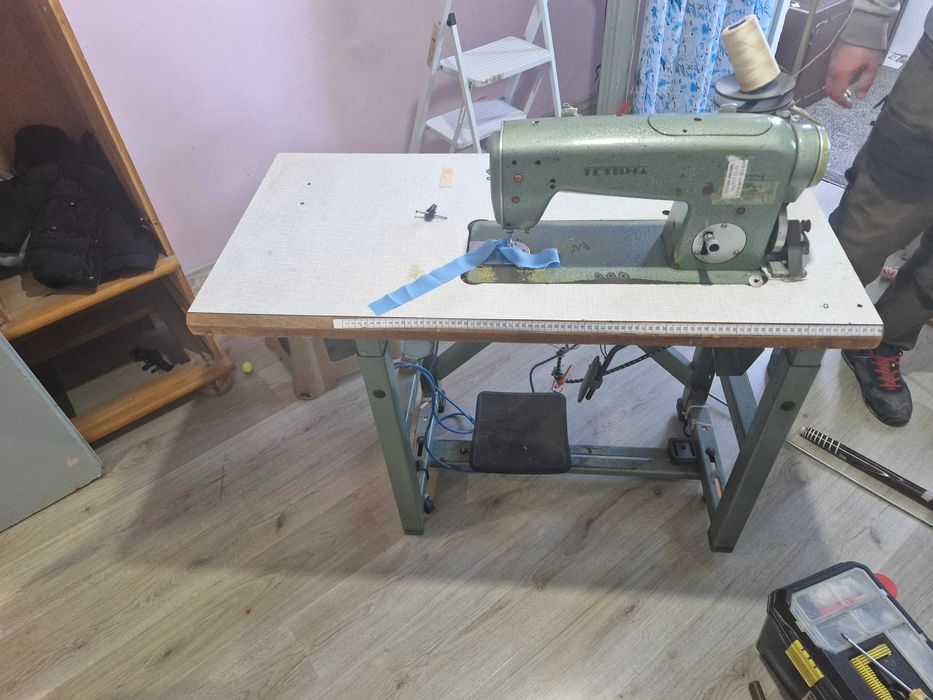 Професионална шевна машина