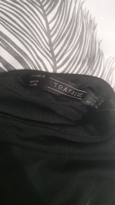 Лек и ефирен гащеризон Zara с гол гръб
